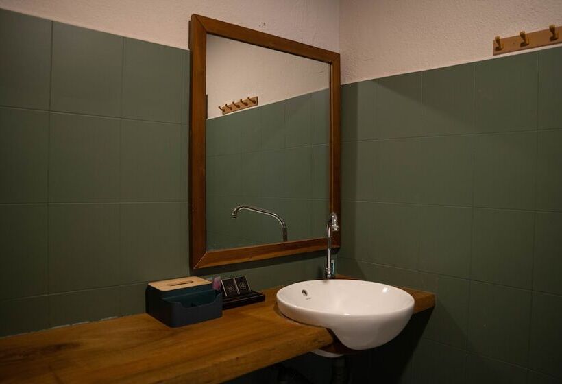 فندق Room V @ Jalan Sultanah Near Bus Stop Batu Pahat