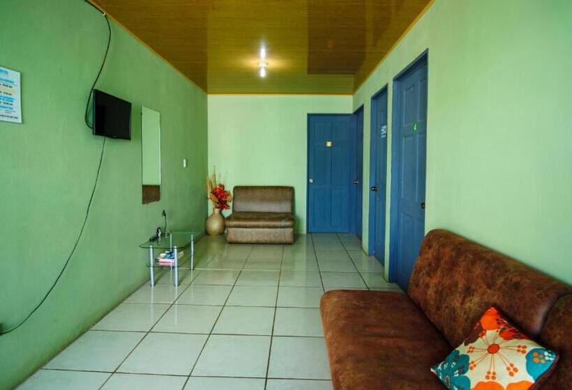 تختخواب و صبحانه Hostel Cattleya   Monteverde, Costa Rica