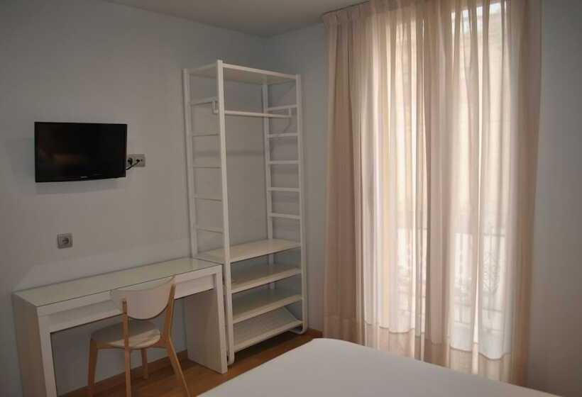 בית מלון כפרי Hostal Universitat