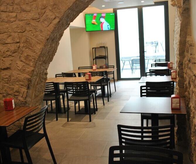 בית מלון כפרי Hostal Universitat