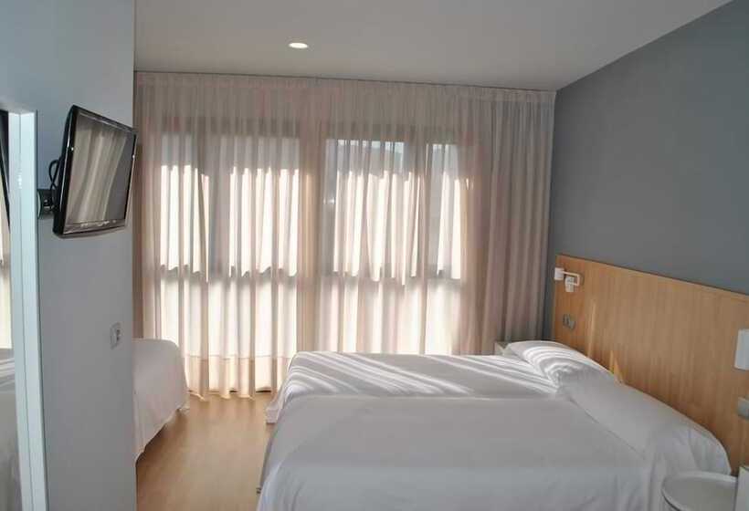 בית מלון כפרי Hostal Universitat