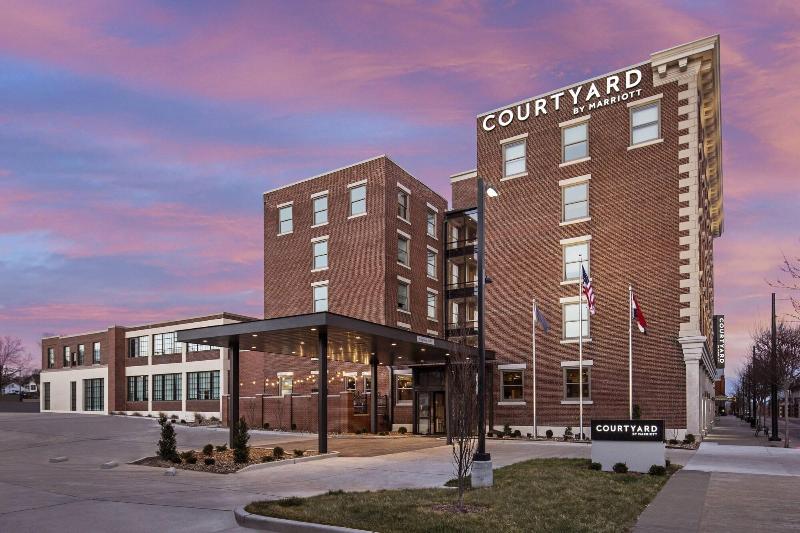 בית מלון כפרי Courtyard By Marriott Cape Girardeau Downtown