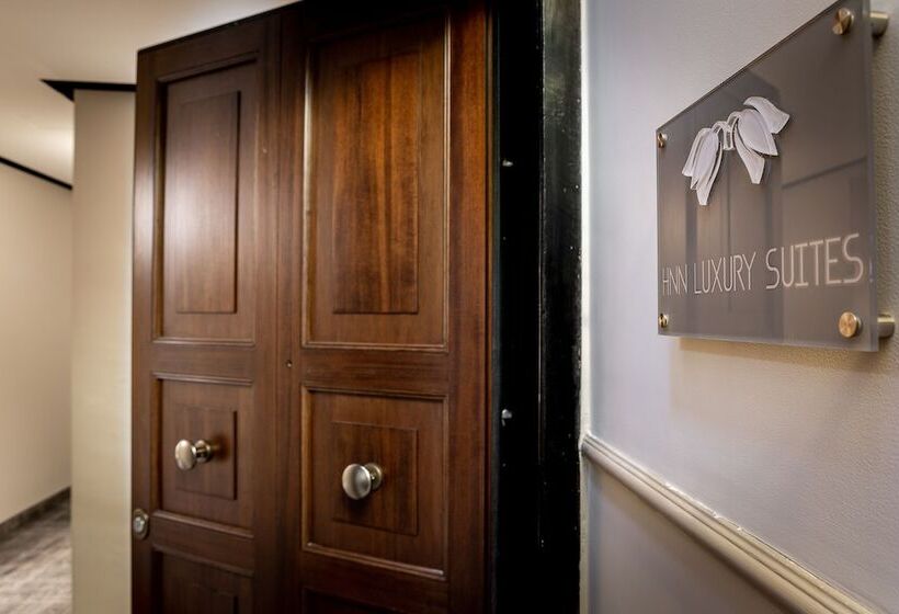 هتل Hnn Luxury Suites