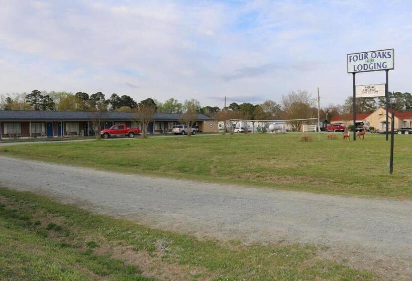 בית מלון כפרי Four Oaks Lodging