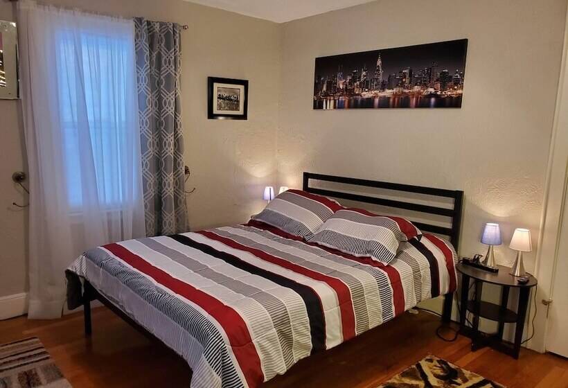 צימר Natalie House   Boston