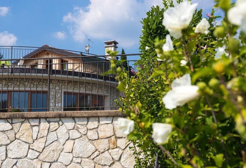 مبيت وإفطار Il Sasso Bianco