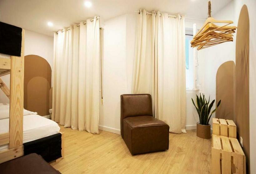 Boogalow Hostel
