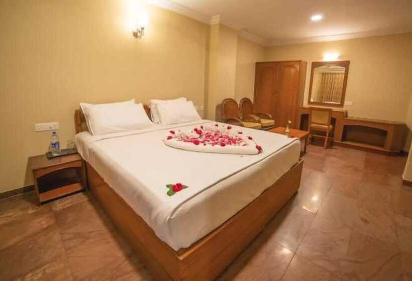 هتل Poppys Tower Tiruppur