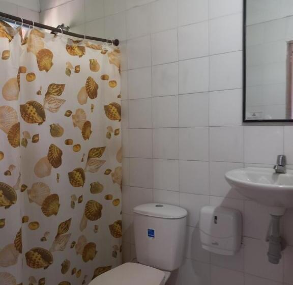 پانسیون Hostal Luz De Luna