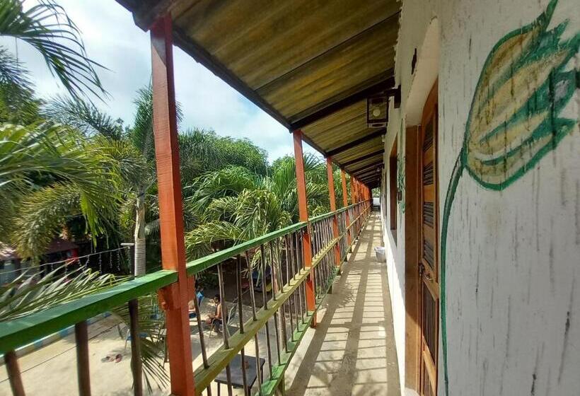 پانسیون Hostal Luz De Luna