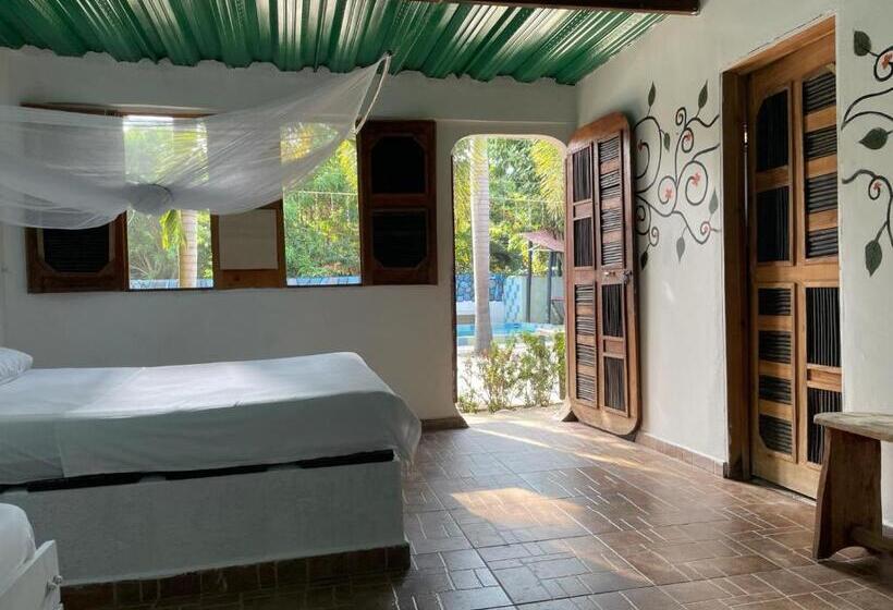 پانسیون Hostal Luz De Luna