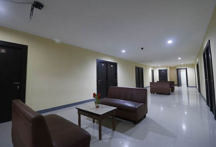 پانسیون Reddoorz Near Itc Cempaka Mas