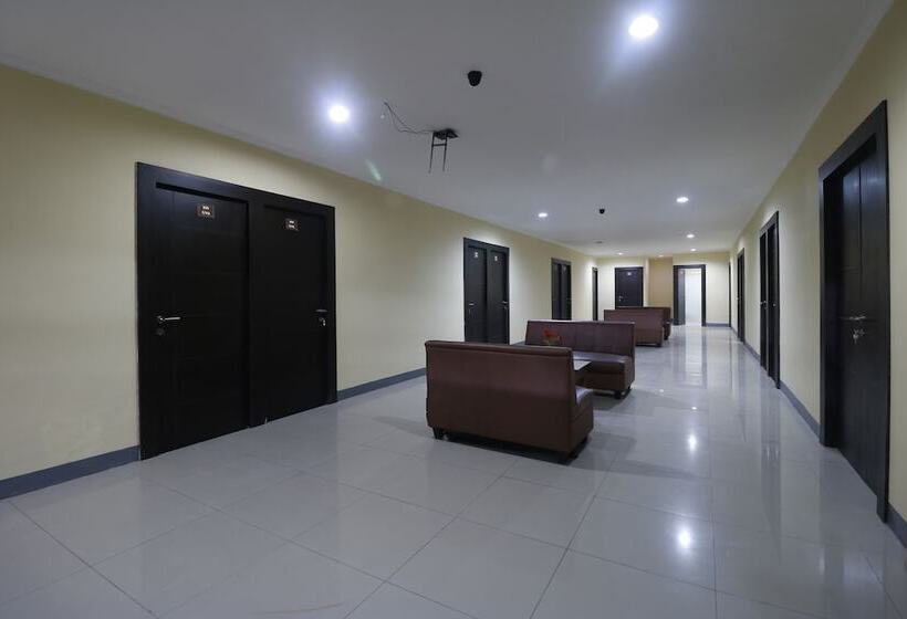 پانسیون Reddoorz Near Itc Cempaka Mas