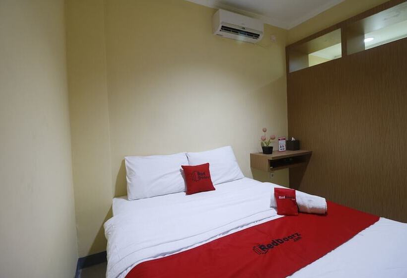 پانسیون Reddoorz Near Itc Cempaka Mas