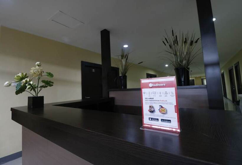پانسیون Reddoorz Near Itc Cempaka Mas