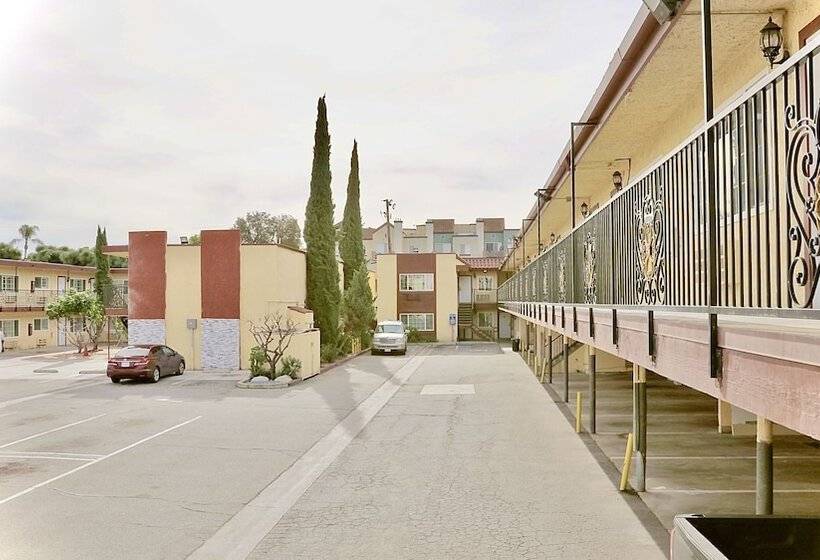 فندق صغير Norwalk Inn & Suites