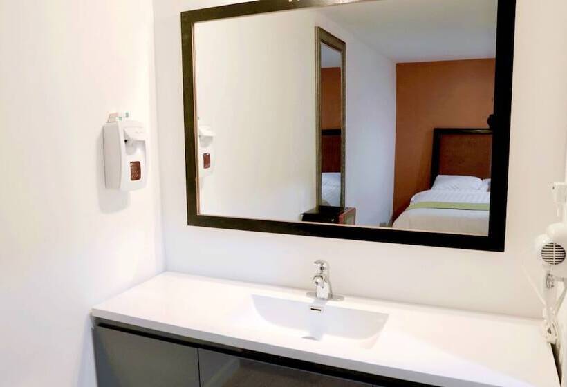 旅馆 Norwalk Inn & Suites