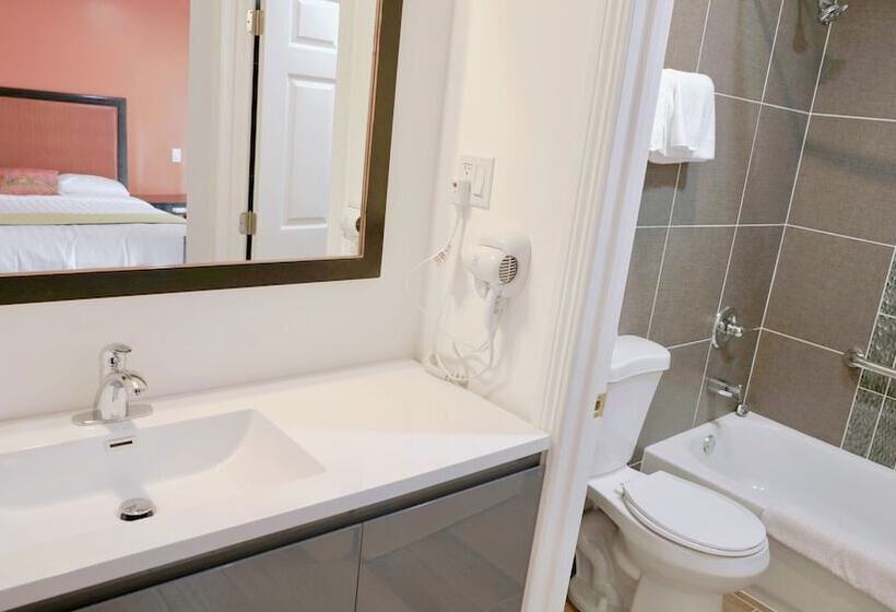 فندق صغير Norwalk Inn & Suites