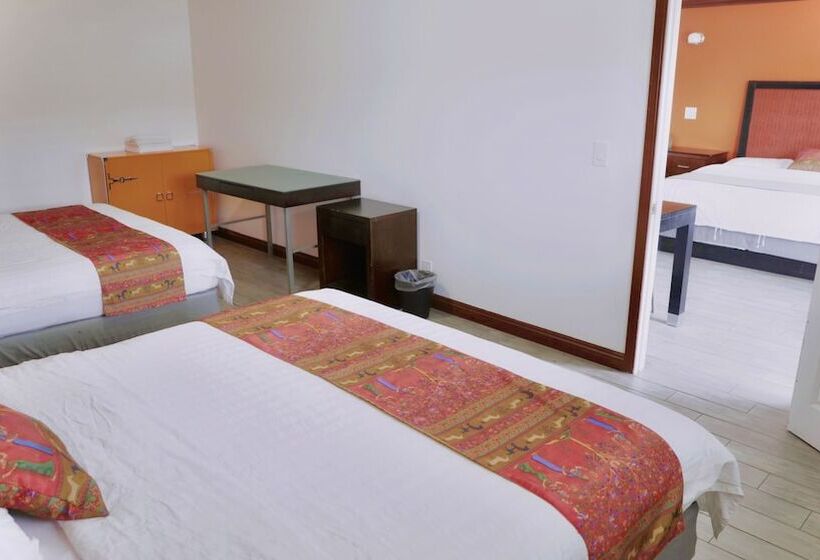 فندق صغير Norwalk Inn & Suites