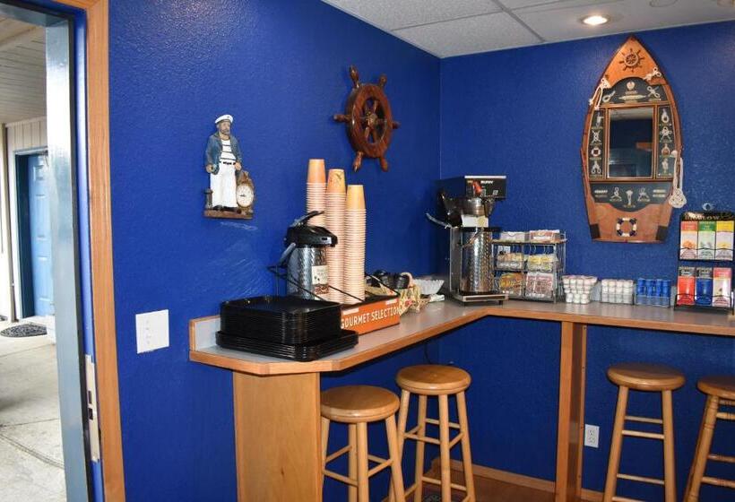 فندق Lighthouse Cove Inn