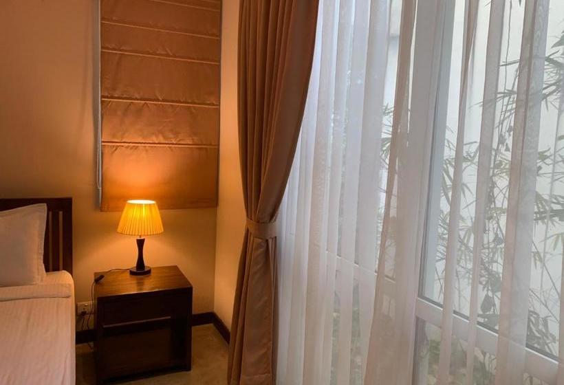 膳宿费 Villa On The Edge