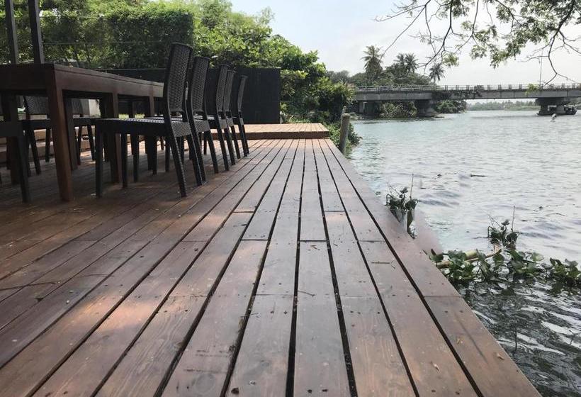 膳宿费 Villa On The Edge