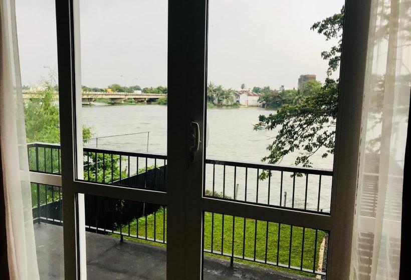 膳宿费 Villa On The Edge