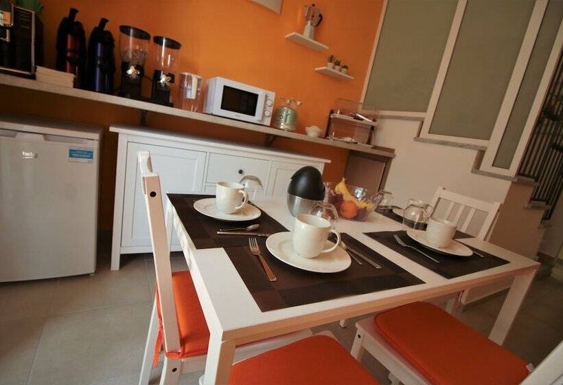 تختخواب و صبحانه La Rosatea Rooms