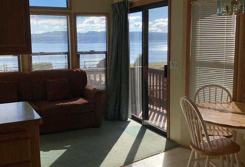 فندق على الطريق The Waterfront At Potlatch