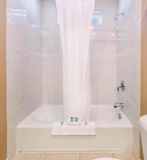 فندق على الطريق The Waterfront At Potlatch