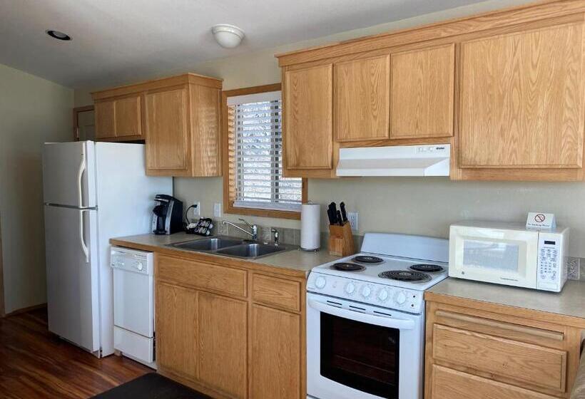 فندق على الطريق The Waterfront At Potlatch