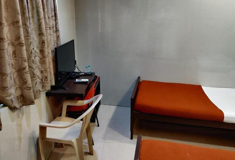 Hotel Sarada Nivas