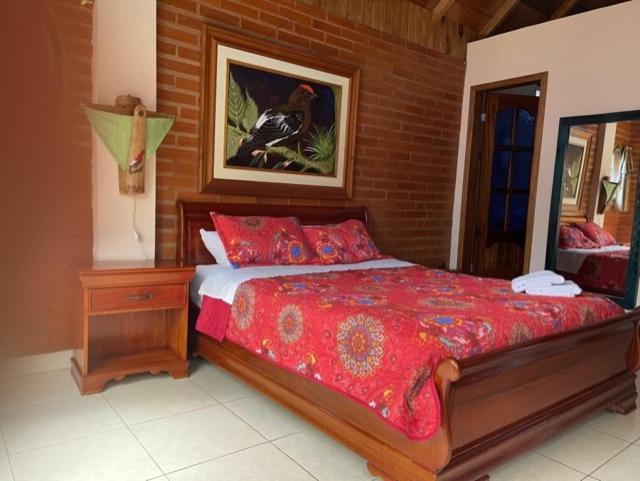 پانسیون Hostal Casa Cultural Mindo