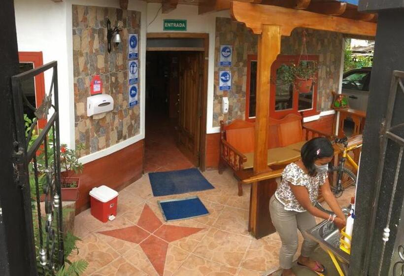 پانسیون Hostal Casa Cultural Mindo