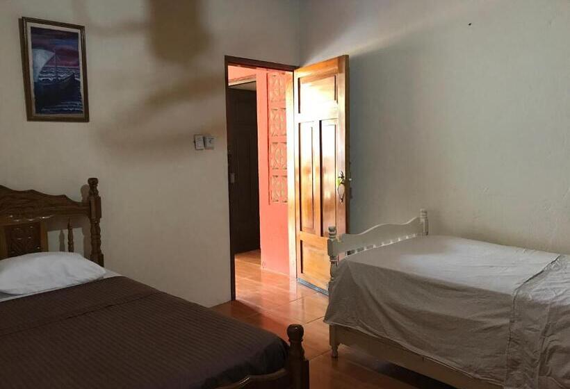 پانسیون Hostal Augustos