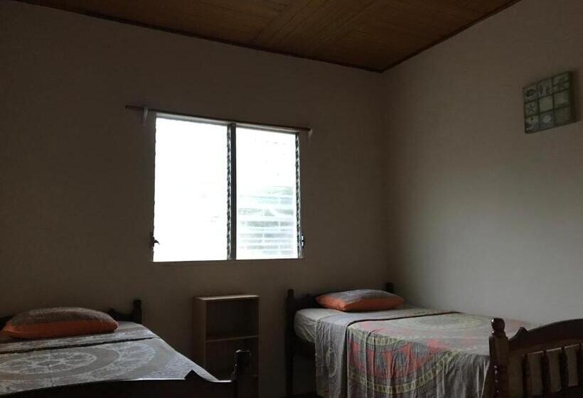 پانسیون Hostal Augustos