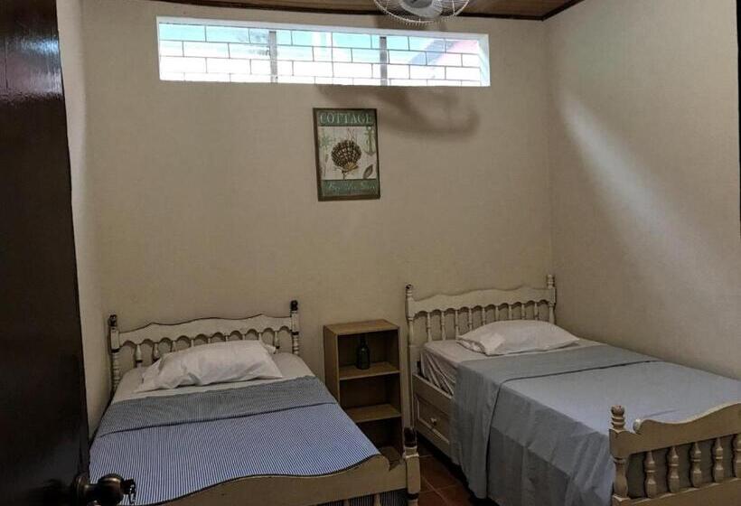 پانسیون Hostal Augustos