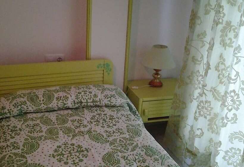 Пансион Hostal Restaurante Tanis