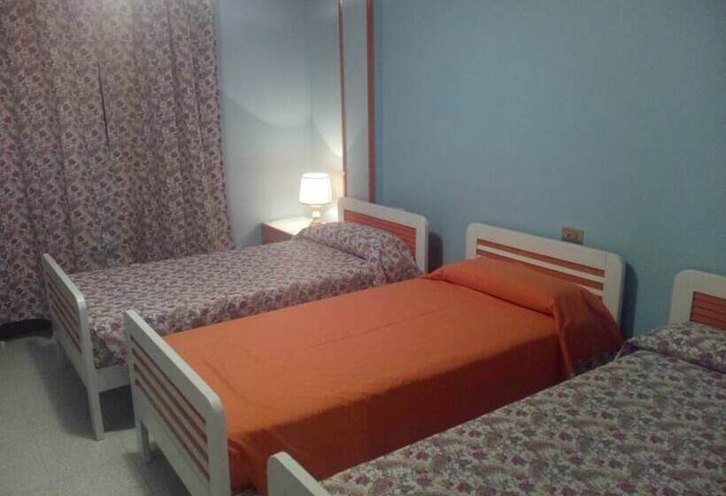 Пансион Hostal Restaurante Tanis