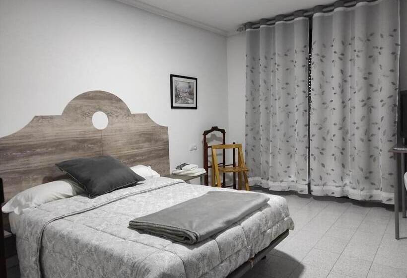 Пансион Hostal Restaurante Tanis