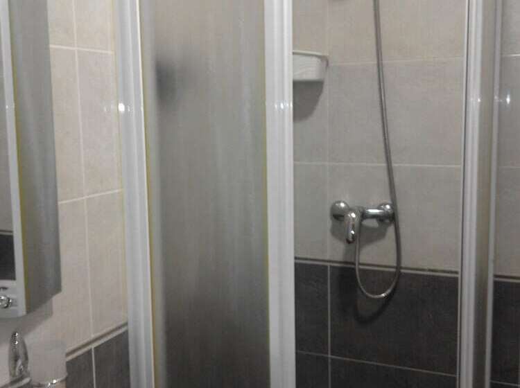 پانسیون Hostal Restaurante Vial