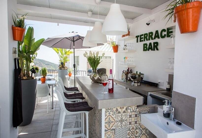 Pensão Almijara Residence