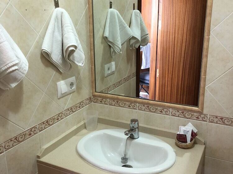 پانسیون Hostal Jadraza