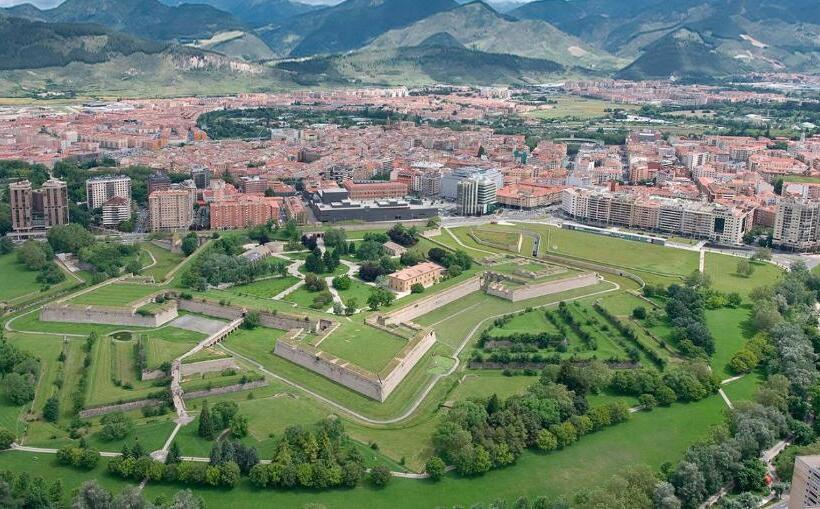 پانسیون Hostal Rodas Pamplona