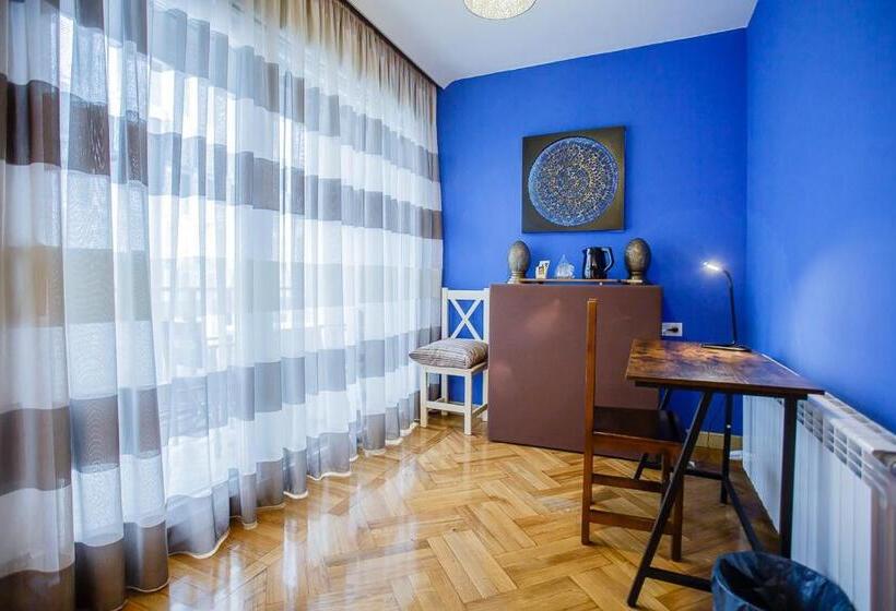 پانسیون Hostal Rodas Pamplona