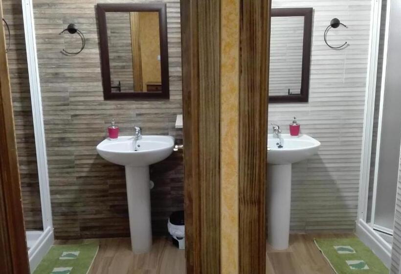 פנסיון Hostal La Aldaba