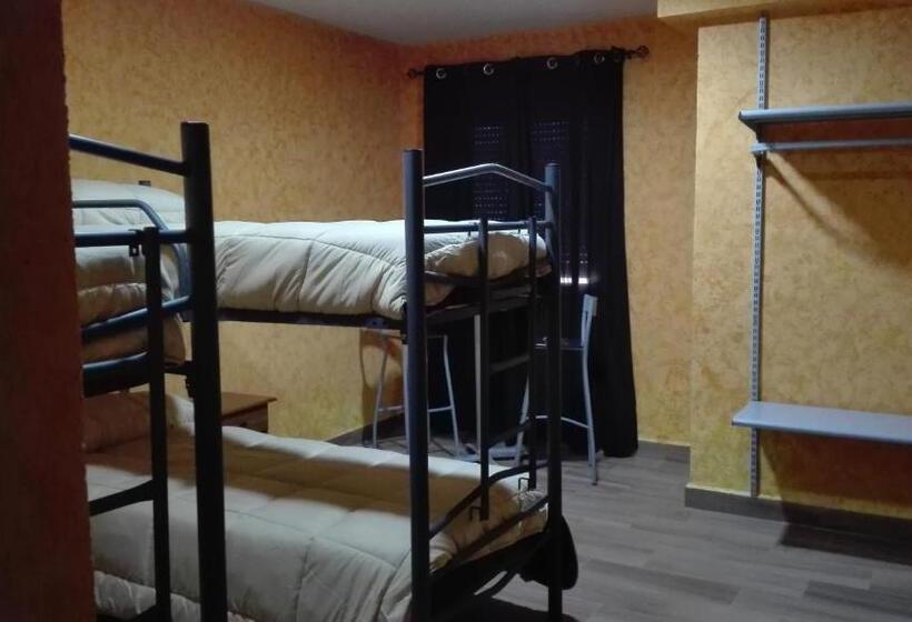 פנסיון Hostal La Aldaba