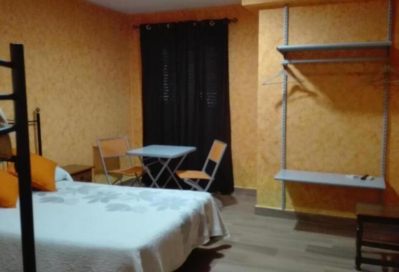 פנסיון Hostal La Aldaba