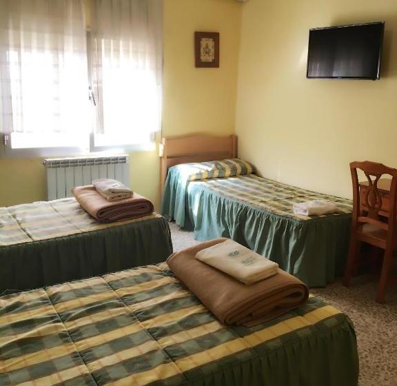 פנסיון Hostal Seseña