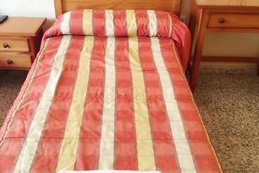 پانسیون Hostal Seseña